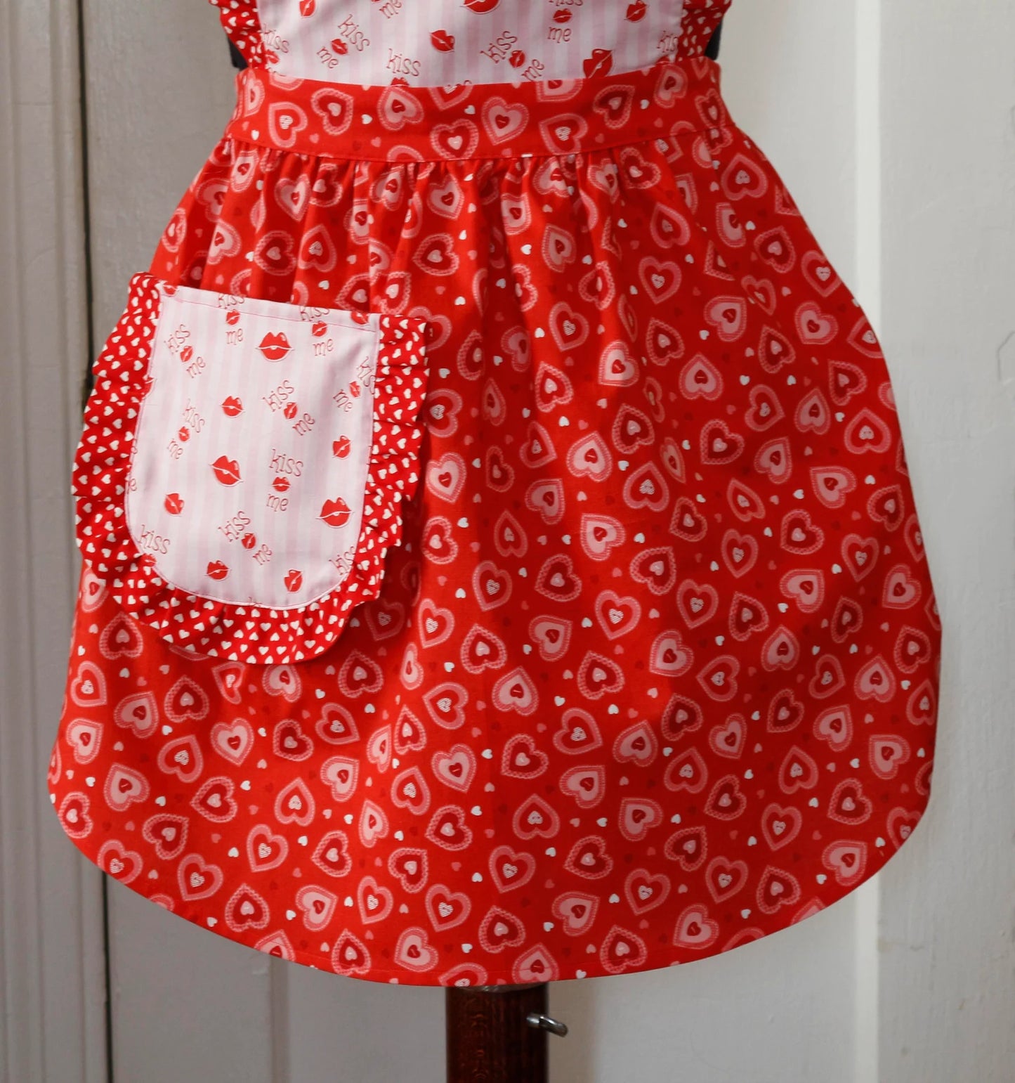 Valentine's Day Apron for Women, Hearts and Kisses Apron for Women, Hearts Apron
